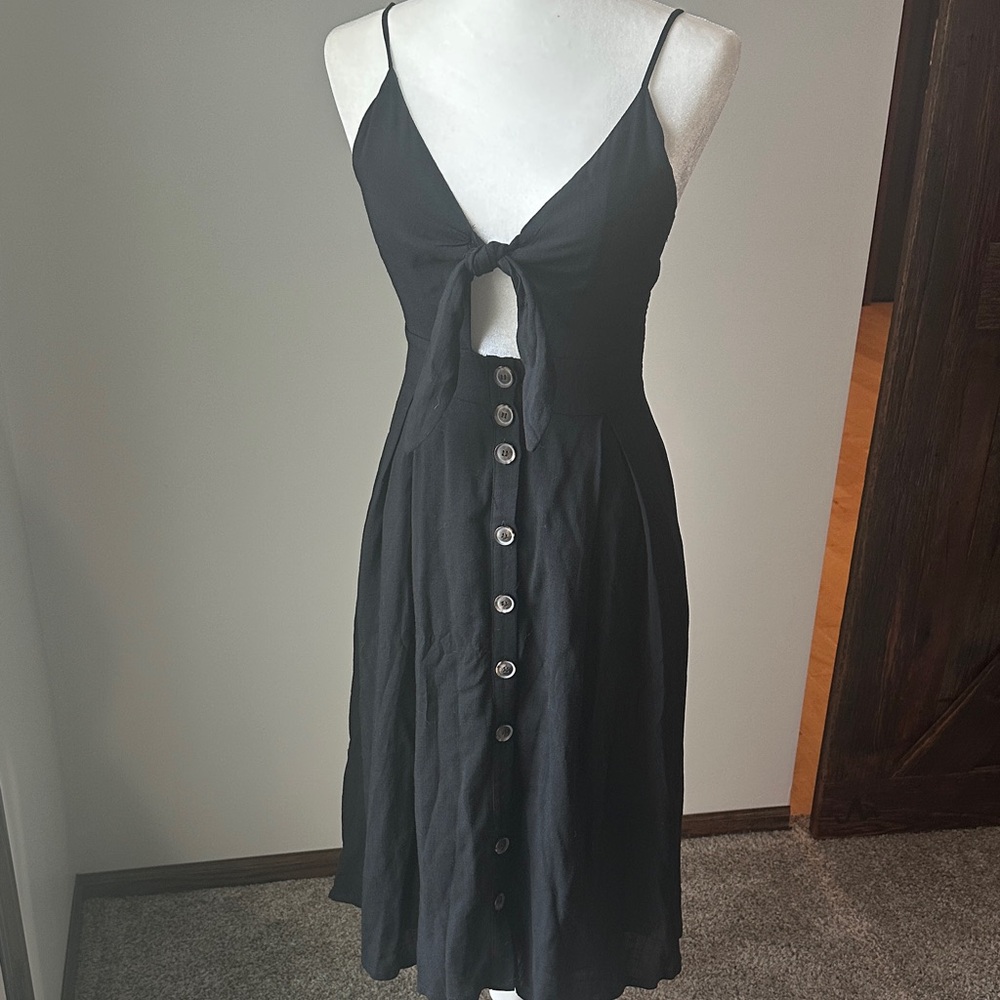 NEW Gilli Black Midi Dress with Front Tie Keyhole and Button Placket